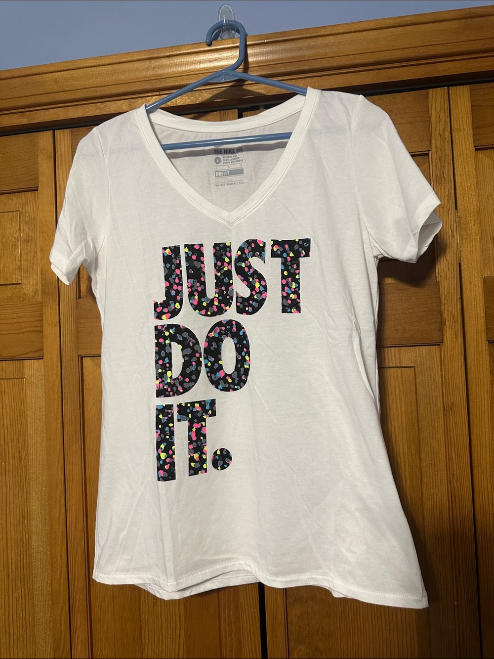 NWOT Nike Women’s White V-Neck Tee with Multicolor Confetti JUST DO IT.